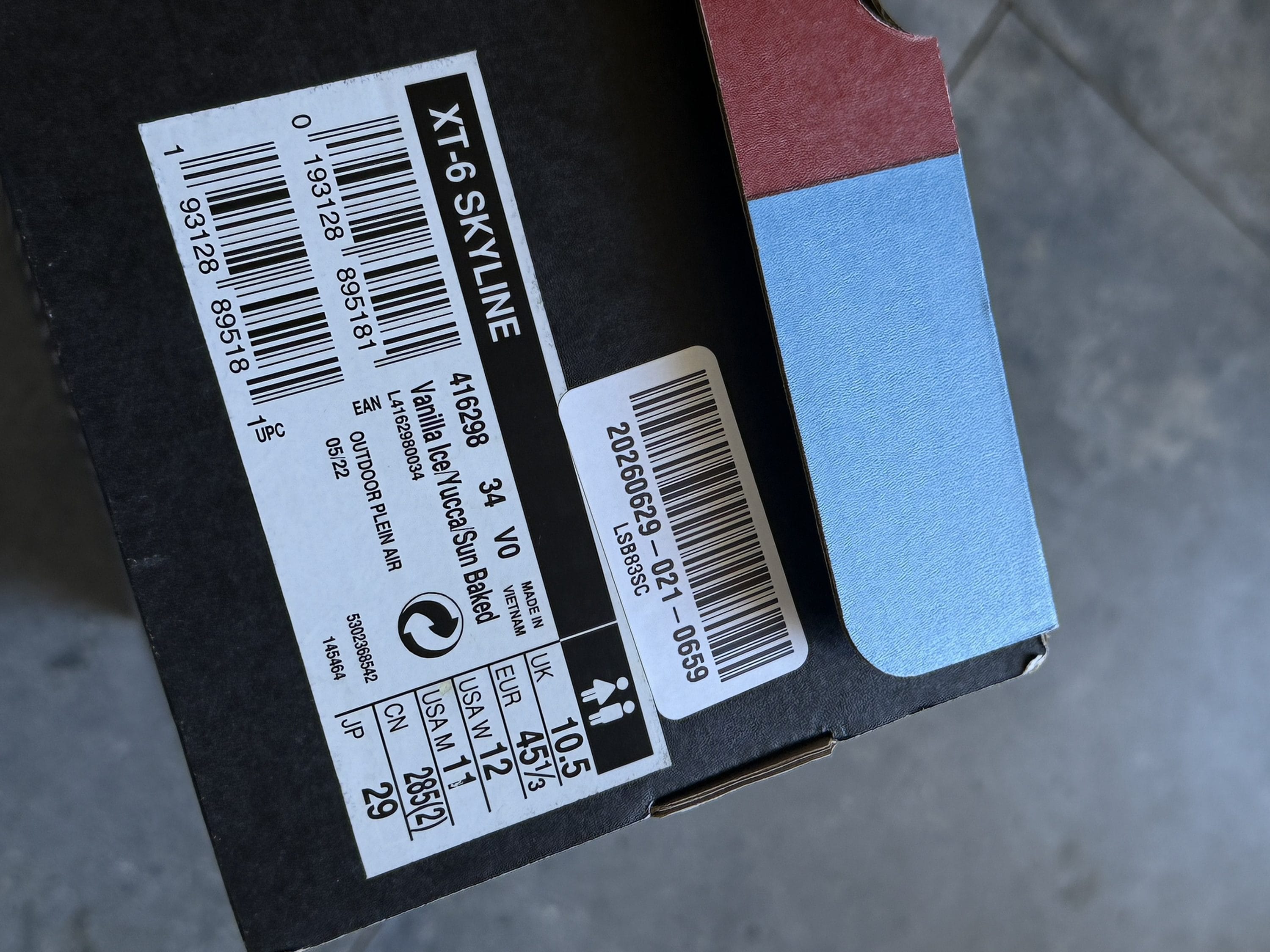 Close-up of a shipping label on a black box, showing barcodes and product code XT-6 SKYLINE.